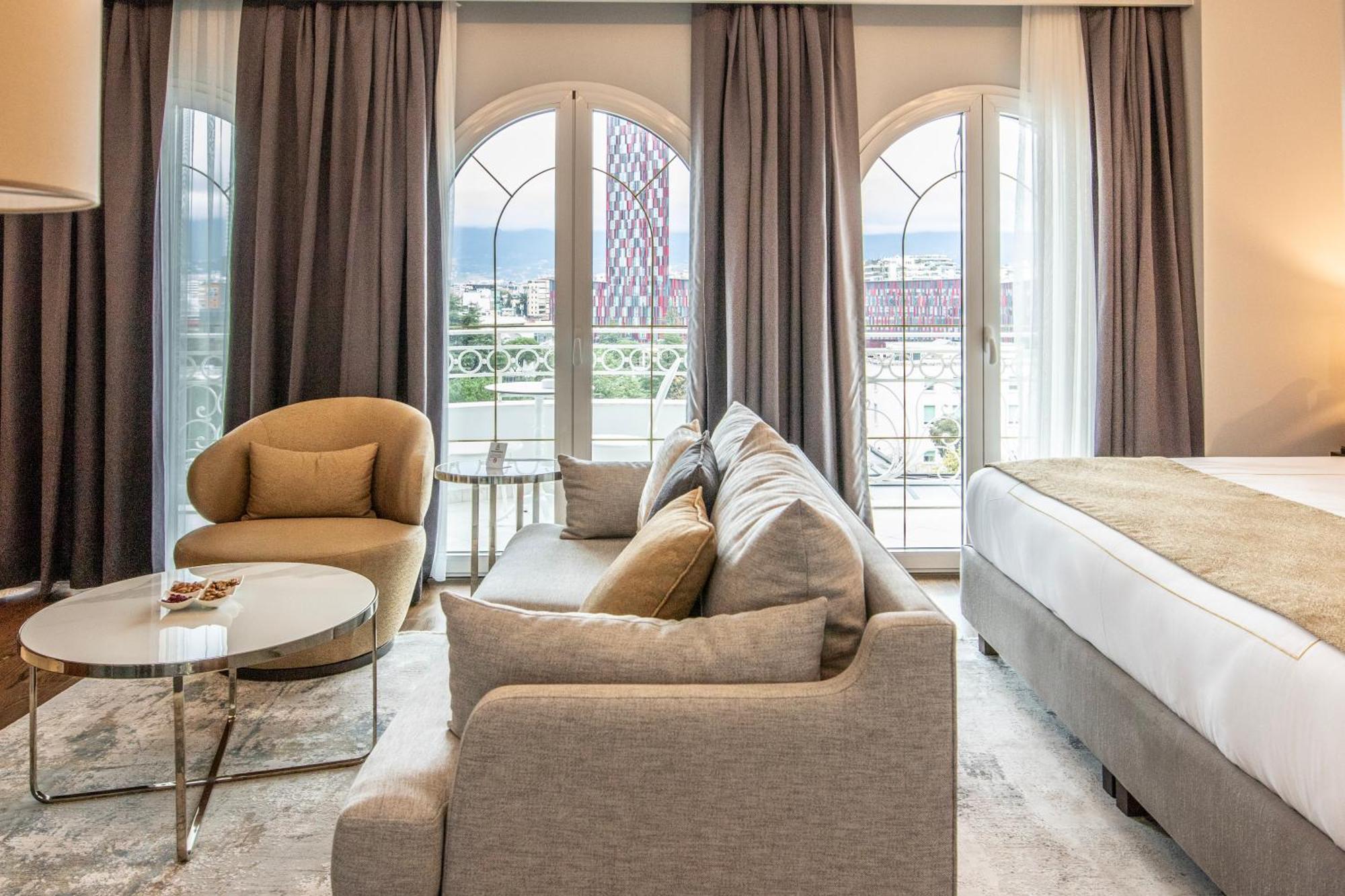 Xheko Imperial Luxury Hotel & Spa Tirana Exterior foto A suite at the hotel